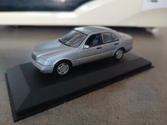 1:43 Mercedes Benz