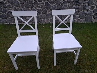 Jedálenské stoličky dva kusy biele