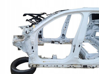 časti karoserie BMW F48 X1 2016 prah stlpik blatnik