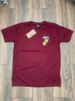 Tmavo červené stussy tričko