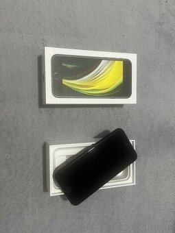 Predám Apple iPhone SE 2020 64GB Black Minimálne Známky