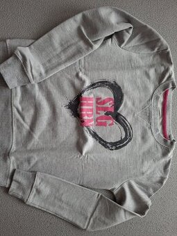 Dievčenské mikiny.