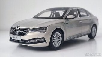 Škoda Superb 1:18
