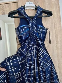 Dlhé spoločenské šaty s rozparkom XS