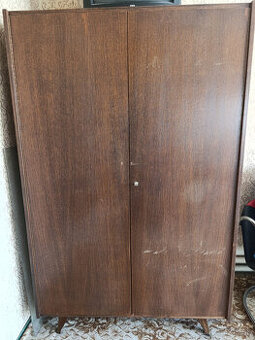 Predam starsiu satnikovu skrinu