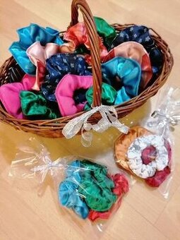 PREDÁM FAREBNÉ ŠETRNÉ GULIČKY DO VLASOV, DOPLNOK.