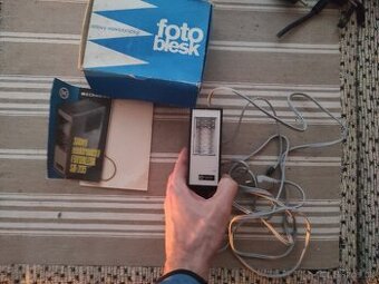 Predám starý fotoblesk sb235