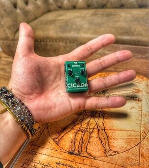 Predám najmenší gitarový overdrive pedal – Olinthus Cicada