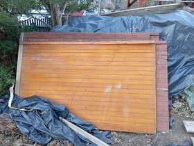 Predáme 2 drevené garážové brány