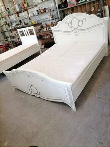 manzelská postel