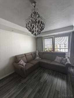 Rozkladací gauč s úložným priestorom