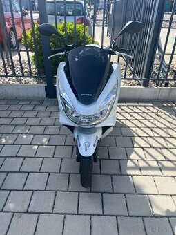 Honda PCX 125 - málo KM