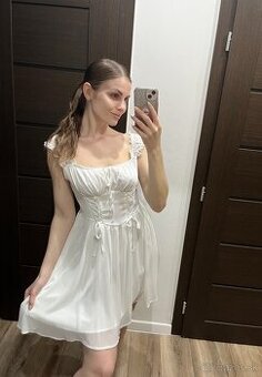Biele krásne romantické šaty