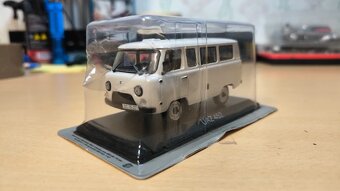 Kultovní auta ČSSR + Legendární automobily minulé éry v 1:43