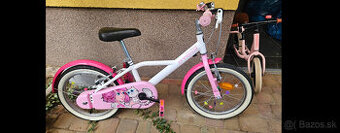B twin docto girl 16