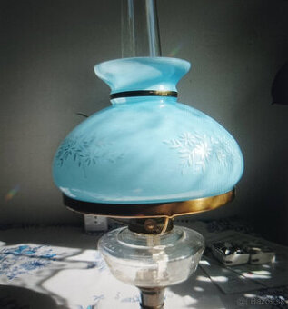 Petrolejová lampa.