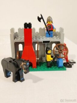 LEGO Castle 6040 Blacksmith Shop