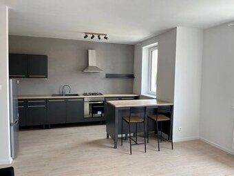 Na prenájom veľký svetlý 2i byt Trnava-Zavar + parking