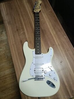 Elektrická gitara Squier Stratocaster HSS