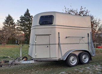 Prodám celolaminátový přívěs - přepravník na 2 koně Böckmann