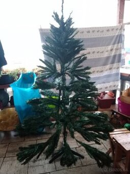vianočný stromček /umelý/jedlička