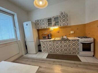 Slušný byt priamo v CENTRE - pre pracujúci pár