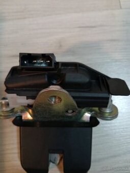 Predam zamok na dvere kufra