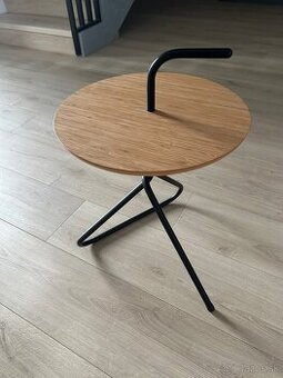 Dizajnový príručný stolík