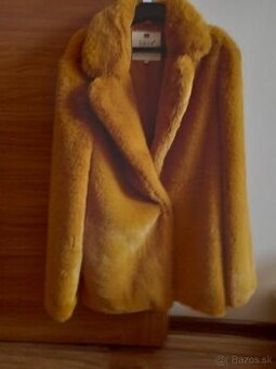 Dievčenský kožúštek