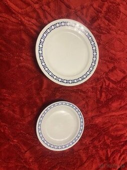 Československé porcelánové taniere – 8 ks (modrý dekor)