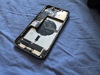iPhone 12 Pro Max odhlásený