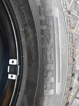Pirelli SottoZero 3 225/60R16 99H.