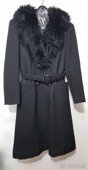 Kabát s kožušinou.
