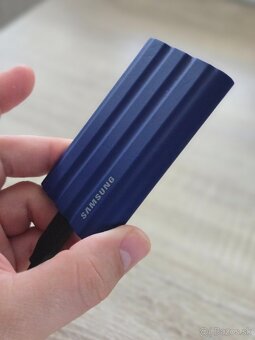 Externý SSD disk Samsung T7 Shield 2TB – TOP stav