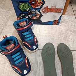 Geox Marvel Captain America svietiace tenisky, veľkosť 28