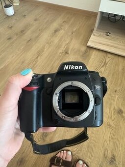NIKON D80