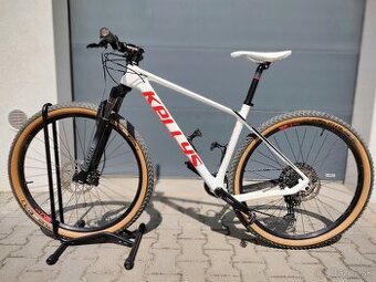 Karbónový horský bicykel Kellys Hacker 30