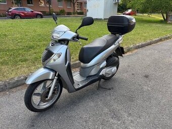 Honda SH 150. rok 2007. Najeto 43100km + kufr +helma