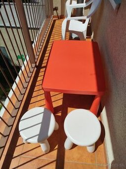 IKEA stolik a stoličky