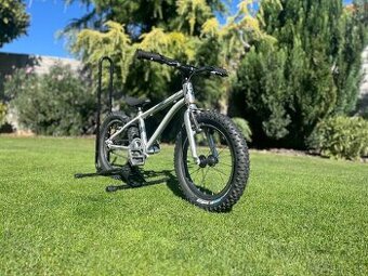 Early rider Seeker 16