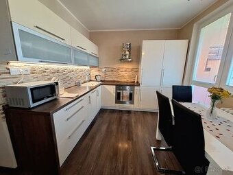 Zariadený 2-izbový byt na prenájom, 1. mája, Liptovský Mikul