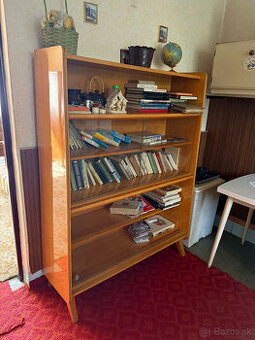 Predam starsiu kniznicu