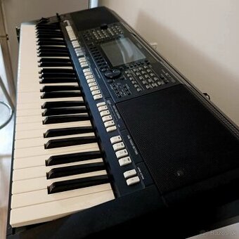Yamaha PSR-S775