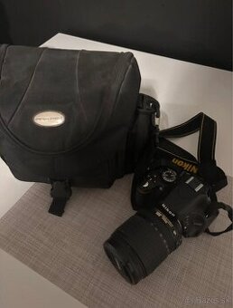 Predám zrkadlovku Nikon D5100 s objektívom 18–105mm