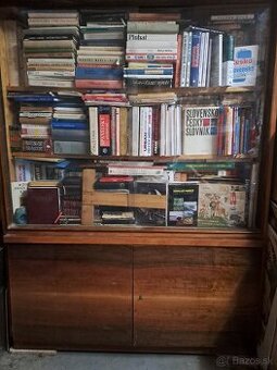 Knihovna/vitrína, autor Jindřich Halabala