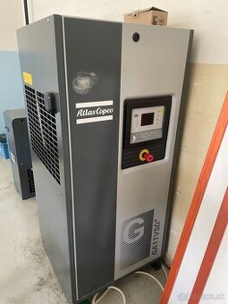 Skrutkový kompresor s výbavou a pieskovačkou