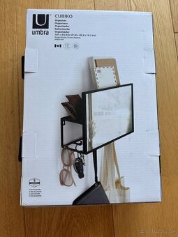 Umbra Cubika vesiakova policka so zrkadlom