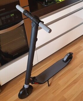 Predám Segway NBT elektrickú skladaciu kolobežku .