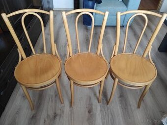 Drevené stoličky