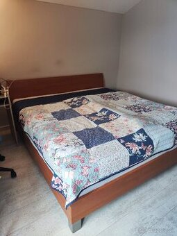 Manželská posteľ 180x200